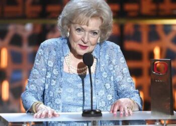 Πέθανε λίγο πριν γίνει 100 ετών η θρυλική ηθοποιός Μπέτι Γουάιτ (video)