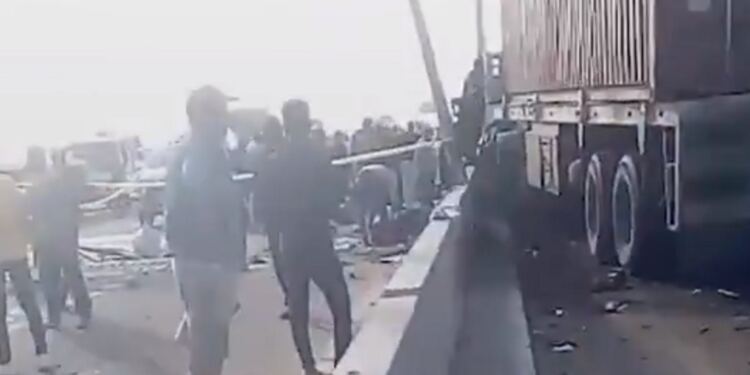 Πολύνεκρο τροχαίο με 14 νεκροί από σύγκρουση λεωφορείων