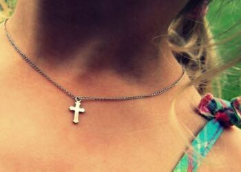 Για αυτούς που φοράνε Σταυρό στο λαιμό…
