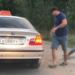 Οδηγός ταξί πετάει έξω πελάτη επειδή