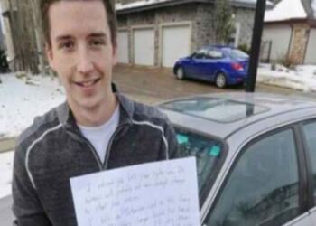 Όταν βρήκε ένα χαρτάκι στο αυτοκίνητο σκέφτηκε πως κάποιον ενόχλησε με το παρκάρισμα του -Το σημείωμα όμως ήταν κάτι εντελώς διαφορετικό…