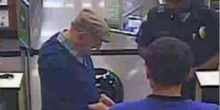 Η αστυνομία βρήκε έναν ηλικιωμένο σε ένα κατάστημα. Αυτό που έκανε θα σας συγκινήσει