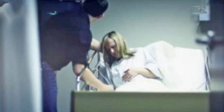 Η μαμά «πεθαίνει» στη διάρκεια της εγκυμοσύνης, τότε ο μπαμπάς της ψιθυρίζει δυο λόγια στο αυτί και μετά γίνεται το θαύμα.