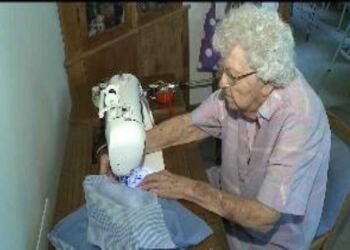 Αυτή η γιαγιά μέχρι τα 101 της έραβε κάθε μέρα κι ένα φόρεμα – Άν μάθετε το λόγο θα δακρύσετε