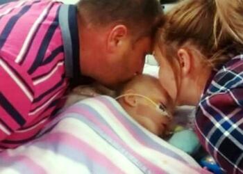 Απίστευτο! Μαμά και μπαμπάς αποχαιρετούσαν για πάντα την κόρη τους -Μετά απο 30 λεπτά όμως