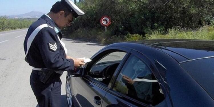 Ένας Αστυνομικός Σταματάει έναν Δικηγόρο για Υπερβολική Ταχύτητα. Τότε το Μαρτύριο Ξεκινά…