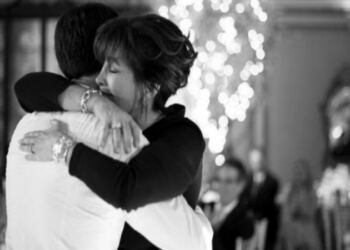 Η γυναίκα του, του ζήτησε να βγάλει για φαγητό μια άλλη γυναίκα. Ήταν ότι πιο όμορφο του ζήτησε ποτέ