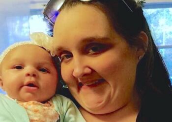 Μαμά και μωρό πεθαίνουν ξαφνικά – Τότε η γιαγιά βλέπει κάτι στην τελευταία τους φωτογραφία..