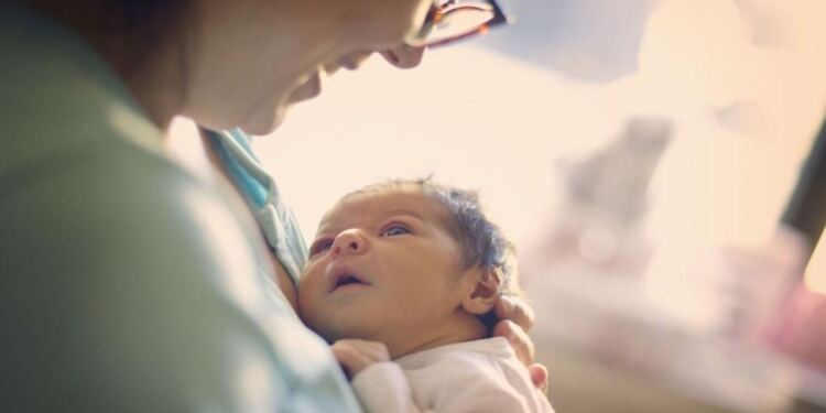 Έγινε 1η φορά μαμά στα 49: «η μητρότητα ήρθε σαν θαύμα μετά από πολλές αποβολές»