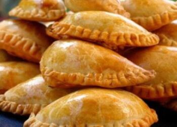 Τυροπιτάκια κουρού της γιαγιάς: Η καλύτερη συνταγή που έχετε δοκιμάσει