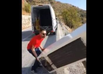 Πέταξε ένα ψυγείο στο γκρεμό κι η αστυνομία τον ανάγκασε να το ανεβάσει πάλι πίσω