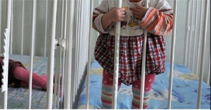 Ρώτησε γιατί κανένα από τα 100 μωρά στο ορφανοτροφείο δεν κλαίει. Η απάντηση θα τη στοιχειώνει για πάντα.