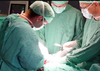 Μια συγκλονιστική ιστορία: Μάνα «χάνει» τον γιο της, όταν όμως μαθαίνει για τον γιατρό καταρρέει…