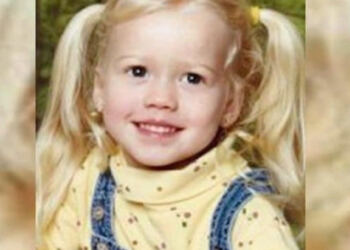 Η Κόρη Του Εξαφανίστηκε Ξαφνικά. 12 Χρόνια Μετά Οι Αστυνομικοί Τη Βρίσκουν Ζωντανή Αλλά Όταν Την Κοιτούν Στο Πρόσωπο, Παγώνουν!