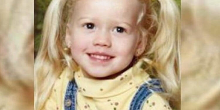 Η Κόρη Του Εξαφανίστηκε Ξαφνικά. 12 Χρόνια Μετά Οι Αστυνομικοί Τη Βρίσκουν Ζωντανή Αλλά Όταν Την Κοιτούν Στο Πρόσωπο, Παγώνουν!