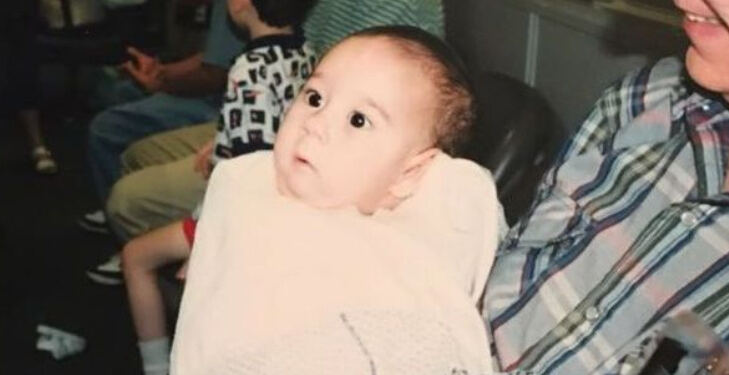 Το Άφησαν Έξω από το Νοσοκομείο και Έφυγαν Τρέχοντας. Όταν οι Νοσοκόμες Κοίταξαν Κάτω από την Κουβέρτα, Δάκρυσαν…