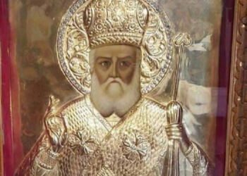 ΕΙΔΕ ΤΟΝ ΑΓΙΟ ΝΕΚΤΑΡΙΟ ΝΑ ΚΡΑΤΑ ΤΟ ΜΠΑΣΤΟΥΝΙ ΚΑΙ ΝΑ ΤΗΣ ΛΕΕΙ: “TΟ ΣΚΕΦΘΗΚΕΣ ΚΑΛΑ ΑΥΤΟ ΤΟ ΟΠΟΙΟ ΘΕΛΕΙΣ ΝΑ ΚΑΝΕΙΣ;