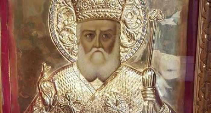 ΕΙΔΕ ΤΟΝ ΑΓΙΟ ΝΕΚΤΑΡΙΟ ΝΑ ΚΡΑΤΑ ΤΟ ΜΠΑΣΤΟΥΝΙ ΚΑΙ ΝΑ ΤΗΣ ΛΕΕΙ: “TΟ ΣΚΕΦΘΗΚΕΣ ΚΑΛΑ ΑΥΤΟ ΤΟ ΟΠΟΙΟ ΘΕΛΕΙΣ ΝΑ ΚΑΝΕΙΣ;