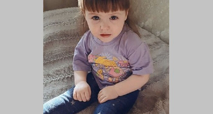 Η Ιστορία της 3χρονης που πέθανε από το κρύο στον παγωμένο διάδρομο του σπιτιού του