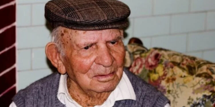 Δεν σταματούσε να φέρεται άσχημα στον ηλικιωμένο πάτερα του! Μέχρι που…