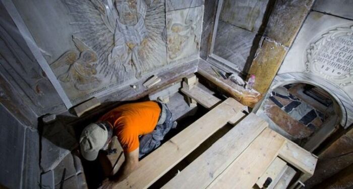 «Ήμουν ο πρώτος άνθρωπος που μπήκε μέσα στον τάφο του Χριστού. Ναι, μύριζε μύρο παντού και …»