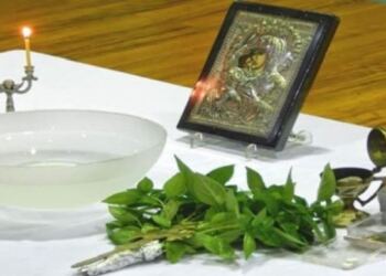 «Πίνετε Αγιασμό, όσο πιο συχνά, τόσο πιο καλά, Είναι το καλύτερο καί αποτελεσματικότερο φάρμακο. (Αρχιεπίσκοπος Άγιος Λουκάς καί ιατρός)