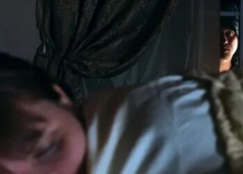 Μαμά ξυλοφόρτωσε άντρα που επιχείρησε να μπουκάρει στο δωμάτιο της κόρης της