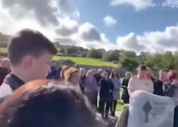 «Βγάλτε με έξω, είναι σκοτεινά εδώ»: Άνδρας φώναζε από τον τάφο στην κηδεία του!