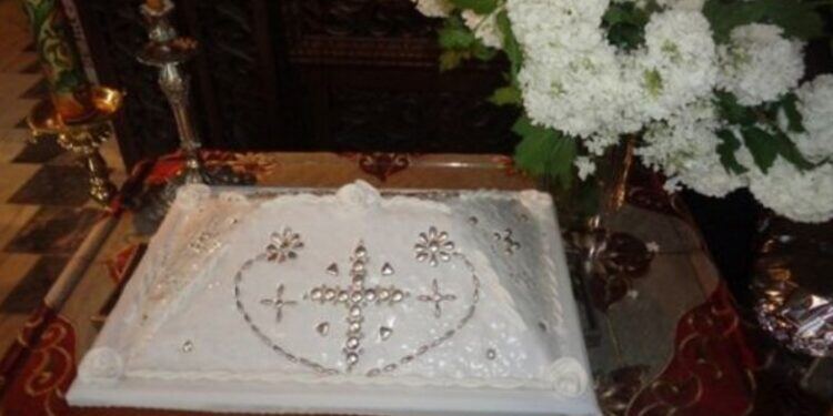 Φρίκη – Μνημόσυνο στην Ναυπακτία έγινε κηδεία με 17 νεκρούς. Τα κόλλυβα είχαν παραθείο αντί για ζάχαρη