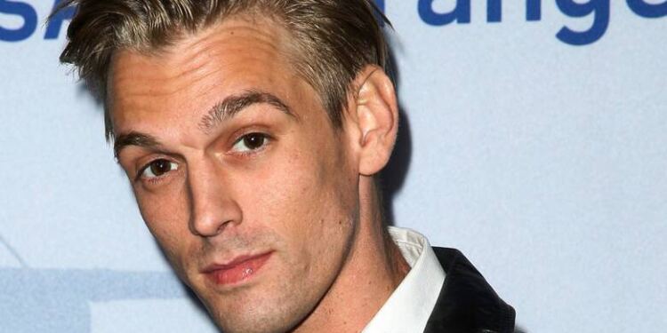 Νεκρός στα 34 του ο τραγουδιστής Άαρον Κάρτερ