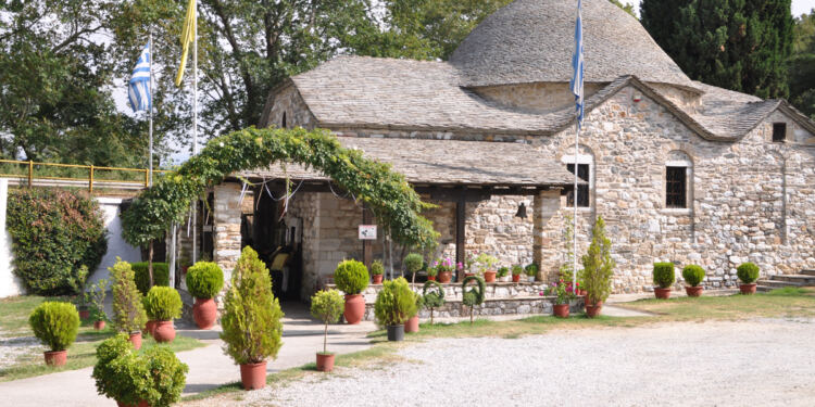 Το θαυματουργό εκκλησάκι της Αγίας Μαρίνας στη Ρεντίνα