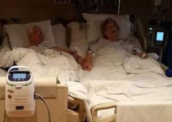Έμεναν λίγες ώρες ζωής σε αυτό τον παππού και την γιαγιά – Μετά από 64 χρόνια μαζί της έπιασε το χέρι της και…