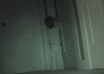 8χρονη παραπονιόταν ότι εξαφανίζονταν πράγματα από το δωμάτιό της – Οι γονείς έβαλαν κρυφή κάμερα και έπαθαν σοκ με αυτό που είδαν (Video)