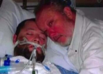 27χρονος ήταν εγκεφαλικά νεκρός – Οι γιατροί είπαν στον πατέρα να αποσυνδέσουν το μηχάνημα και τότε… (Video)