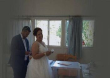 Είχαν ντυθεί και ήταν έτοιμοι για το γάμο τους – 2 ώρες πριν όμως γαμπρός και νύφη έκαναν το αδιανόητο