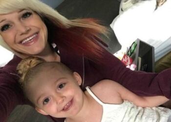 Μητέρα βρίσκει ξαφνικά την κόρη της λιπόθυμη στο κρεβάτι – Τώρα προειδοποιεί όλους τους γονείς για αυτήν τη θανάσιμη απειλή!