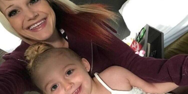 Μητέρα βρίσκει ξαφνικά την κόρη της λιπόθυμη στο κρεβάτι – Τώρα προειδοποιεί όλους τους γονείς για αυτήν τη θανάσιμη απειλή!