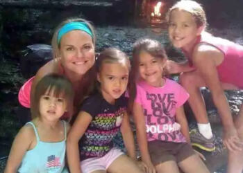 Μητέρα υιοθέτησε τις 4 κόρες της καλύτερής της φίλης που πέθανε από καρκίνο! Δείτε πως είναι σήμερα τα αγγελούδια!