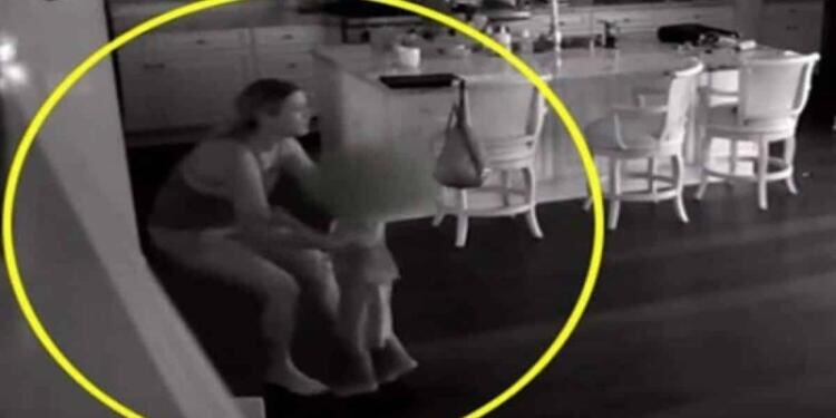 Νταντά άκουσε θόρυβο στην κουζίνα – Κρυφή κάμερα στο σπίτι αποκάλυψε την εφιαλτική αλήθεια (Video)