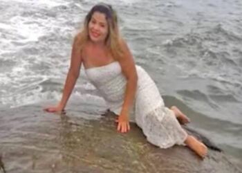 Νύφη πόζαρε για μια φωτογραφία, όταν άκουσε τον γαμπρό να φωνάζει – Όταν το κατάλαβε, ήταν αργά