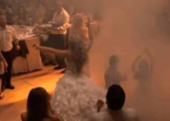 Νύφη χορεύει το πιο «μαγικό» τσιφτετέλι στο γάμο της – «Έτριξαν» τα πατώματα και ο γαμπρός τρελάθηκε