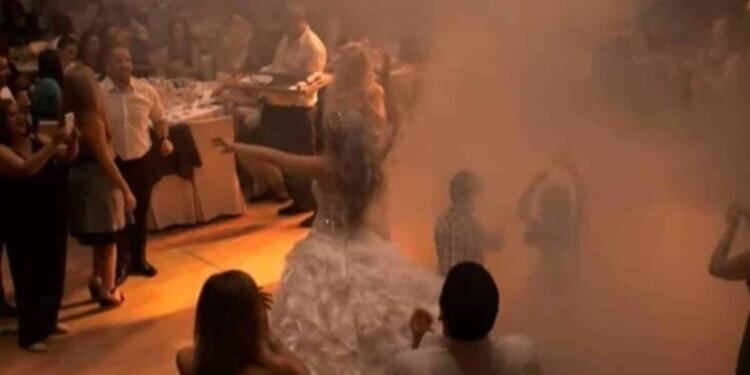 Νύφη χορεύει το πιο «μαγικό» τσιφτετέλι στο γάμο της – «Έτριξαν» τα πατώματα και ο γαμπρός τρελάθηκε
