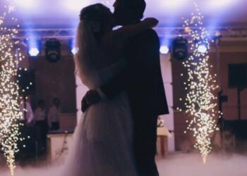 Η νύφη και ο γαμπρός ξεκίνησαν για το γαμήλιο χορό – Αυτό που συνέβη «πάγωσε» όλους τους καλεσμένους