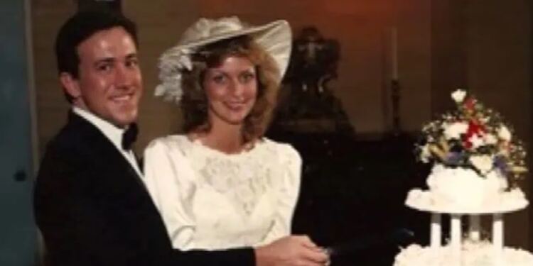 Τι βρήκε μέσα στο κουτί από το νυφικό της; Κοίταζε και ξανακοίταζε και δεν πίστευε στα μάτια της