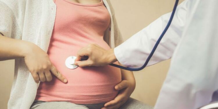 Κατάφερε να μείνει έγκυος μετά από 8 χρόνια – Αυτό που είδε ο γιατρός στο πρώτο υπερηχογράφημα την έκανε να “παγώσει”