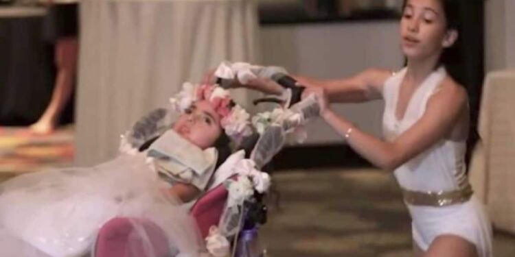 Άνδρας βλέπει το βίντεο γάμου των γονιών του – Όταν ξαφνικά παρατηρεί μια περίεργη λεπτομέρεια μένει άφωνος!