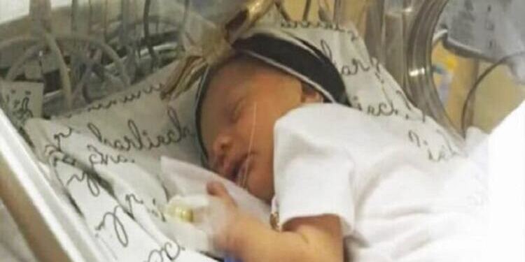 Η Νοσοκόμα βάζει μια Κάμερα στην Θερμοκοιτίδα του Μωρού. Μόλις ο Μπαμπάς βλέπει το Βίντεο ξεσπάει σε Λυγμούς!