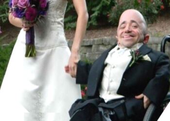 Ένας γαμπρός δημοσίευσε φωτογραφία από τον γάμο αλλά όλοι θαυμάζουν την νύφη- Μόλις την δείτε ολόκληρη θα καταλάβετε