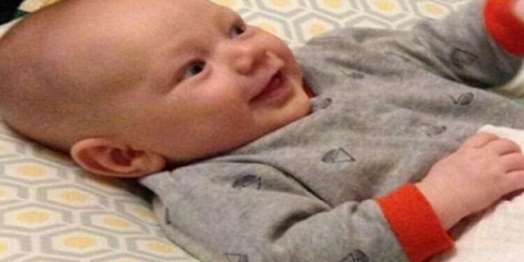 Η babysitter έβαλε το μωρό τους για ύπνο – 2 ώρες μετά κάλεσε τους γονείς του κλαίγοντας