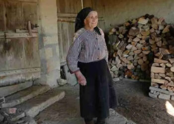 Τα 8 ψέματα της πάμφτωχης μάνας μου